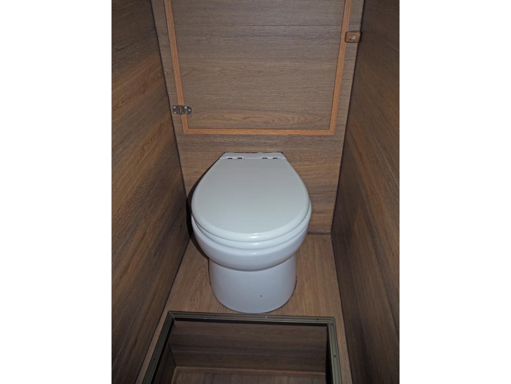 Saloon, Accommodation